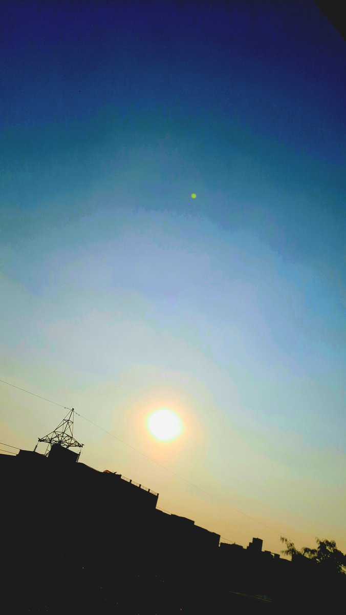 Asha56367774's tweet photo. #sun #twosuns #immaru #binarysolarsystem 25november2021, 4.20pm, Hyderabad,  india https://t.co/bo7WEBTGVG