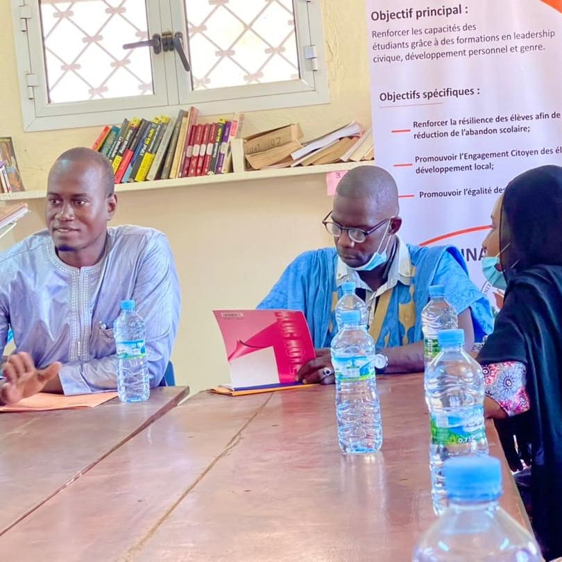 AFPHY1's tweet photo. Dans le cadre du projet Students Civic Leadership Training Program, AFPHY a reçu la délégation de l’ambassade des États Unis au sein de son CEPED (Centre pour la Promotion de l’Education et du Développement).La délégation a distribué des kits scolaires au profit des élèves. https://t.co/JMztTBWqDf