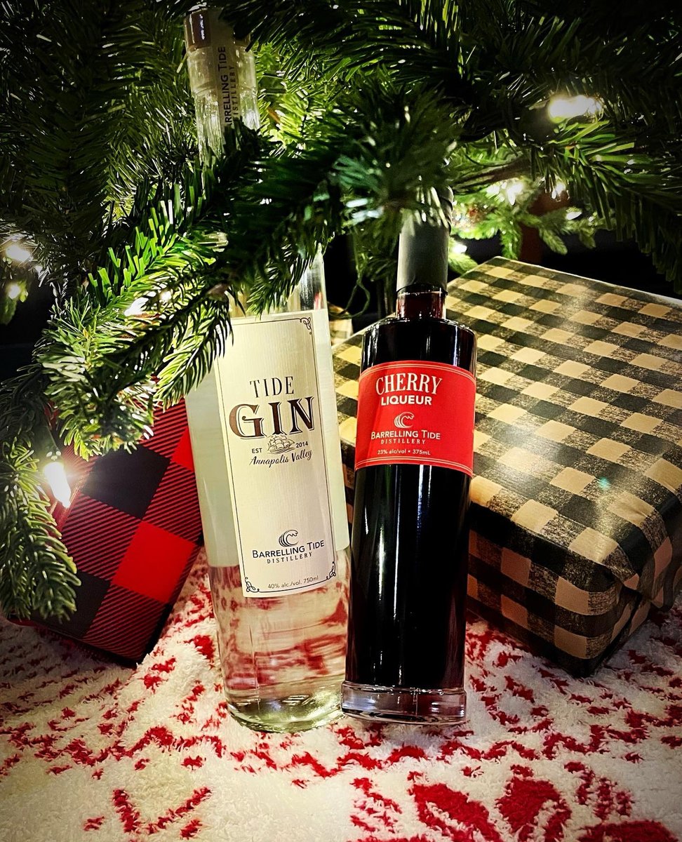 BarrellingTide's tweet photo. It's officially 1 month until Christmas. Have you started your holiday shopping yet?
📷 @mustbemanders
#barrellingtide #christmasgift #tidegin #cherryliqueur #christmascountdown #christmascocktails https://t.co/SRQ0hhCuZl