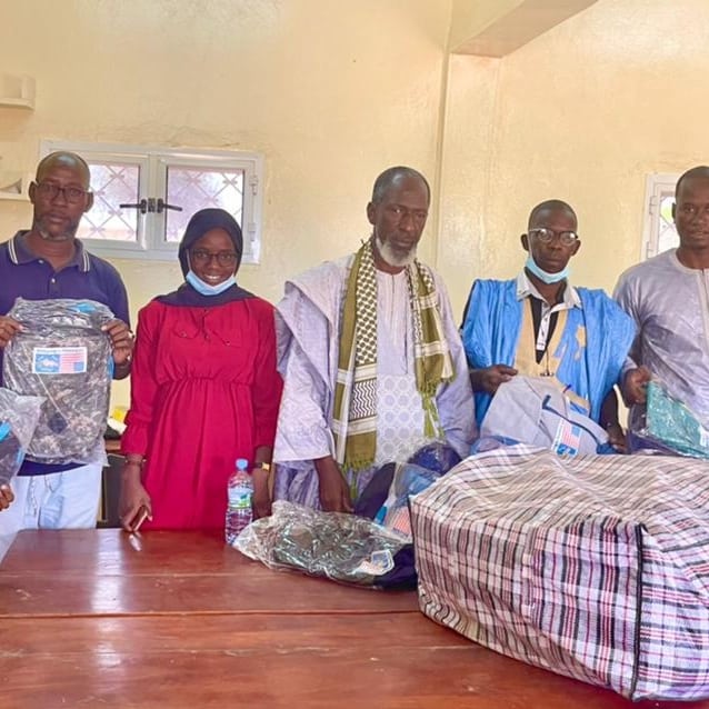 AFPHY1's tweet photo. Dans le cadre du projet Students Civic Leadership Training Program, AFPHY a reçu la délégation de l’ambassade des États Unis au sein de son CEPED (Centre pour la Promotion de l’Education et du Développement).La délégation a distribué des kits scolaires au profit des élèves. https://t.co/JMztTBWqDf