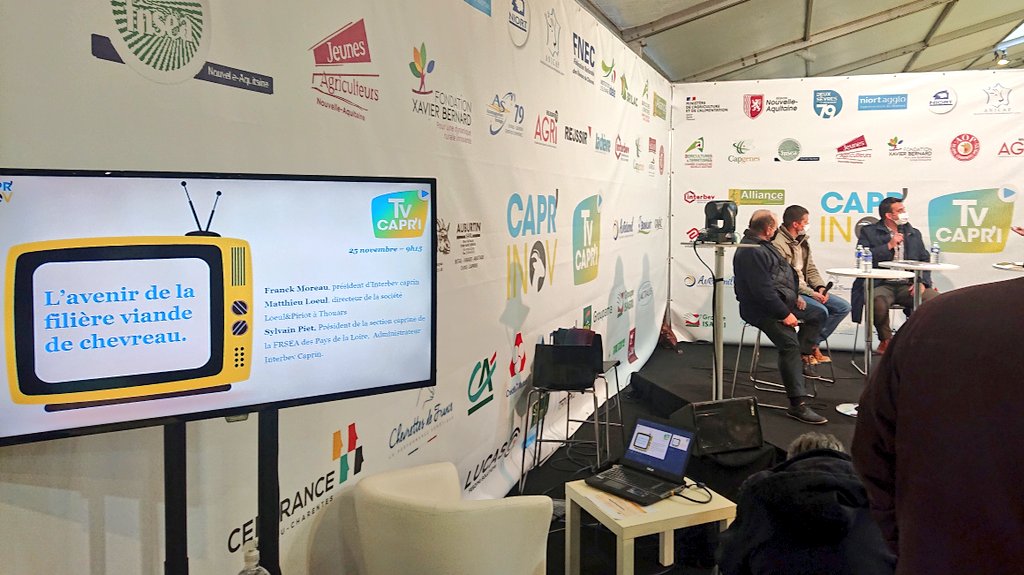 EleveursChevres's tweet photo. 2️⃣ème jour du salon #CaprInov avec de nouvelles #capriTV avec la #FNEC sur :
- l'avenir de la filière viande de #chevreau en lien avec #InterbevCaprin 🥩
- le bien-être animal en filière #caprine en lien avec l'#ANICAP et #Idele 🐐
➡️ À retrouver bientôt sur YouTube de @Caprinov https://t.co/DIlEwhO4D1