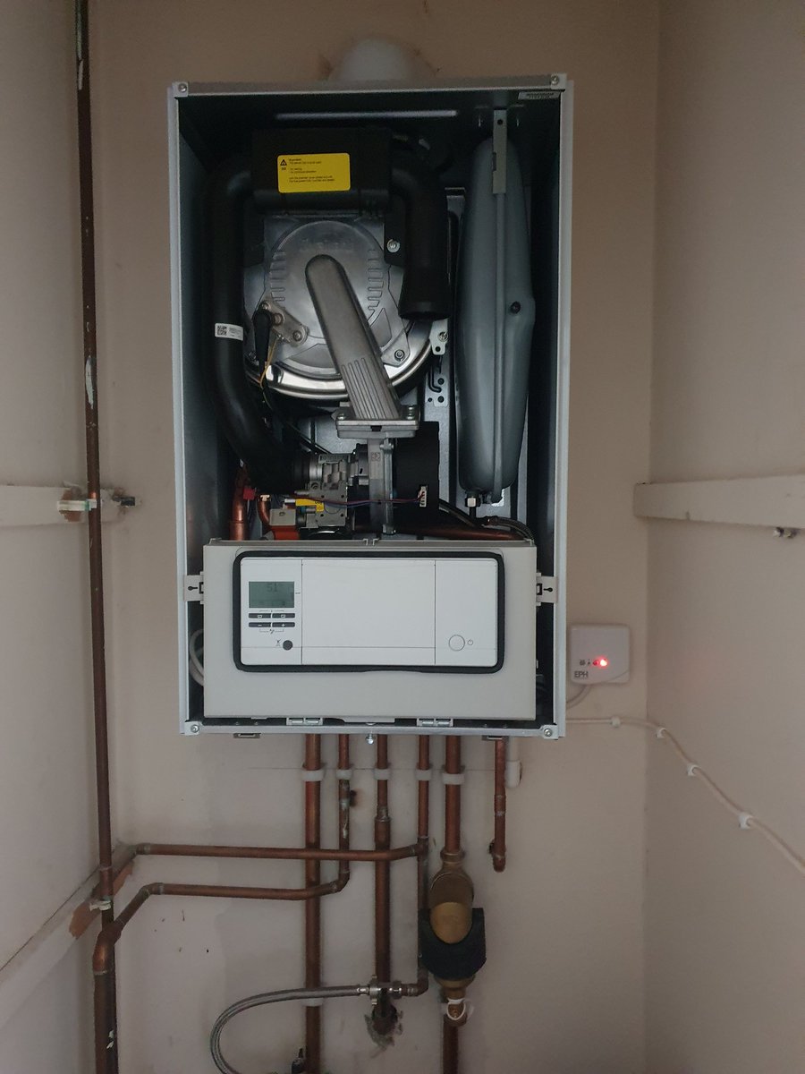MWatkinsHeating's tweet photo. Vaillant 1st year service after the installation in november 2020 https://t.co/zBwv211xMd