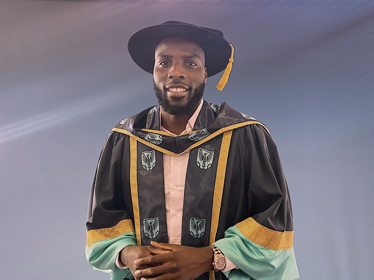 UEL_News's tweet photo. 🥊 🎓 Congratulations to @Lawrence_tko on receiving an Honorary Doctorate of Sport. His sporting achievements include holding two WBO cruiserweight titles. Thank you for being part of this amazing day. #UELWinterGrad @anthonyjoshua @EddieHearn @uel_hsb https://t.co/gqAuV8ySup