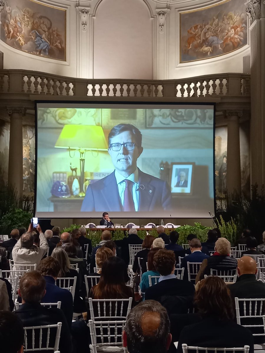 interpreticonf's tweet photo. #Achitettura del #TurismoSostenibile
Introduce #SindacodiFirenze  @DarioNardella
Ospite il grandissimo Architetto @HaniRashid presenta uno dei suoi famosi progetti visionari #RIVERCULTUREPAVILION # Museo Multimediale Sud Korea.
#Traduzione simultanea #InterpretiDiConferenza https://t.co/UcQwV1ZZqh