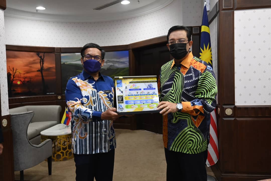 UrusetiaJ's tweet photo. Untaian tahniah atas penganjuran Mesyuarat JPAK Bil.2/21 pd 25/11/21,dipengerusikan oleh YBhg.Tan Sri Dato Seri @zukiAli_. Hadir sama YBhg.Datuk @IrZulkefly selaku Ketua Urus Setia JPAK
Semoga perbincangan hari ini menjadi asas yg kukuh bagi pemerkasaan PAK pd masa akan datang https://t.co/vyXK6Ypv7M