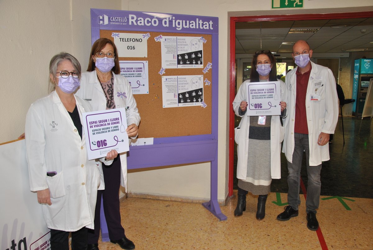 GVAdepsalutcs's tweet photo. 🟣El Racó d'Igualtat de l'Hospital General s'ompli de professionals per commemorar el #DiaContralaViolenciadeGenero 

🖼️Direccions Mèdiques, Econòmiques i d'Infermeria

#LaSalutACastellóÉsVioleta
#SanitatVisible https://t.co/P4uBUDSLD3