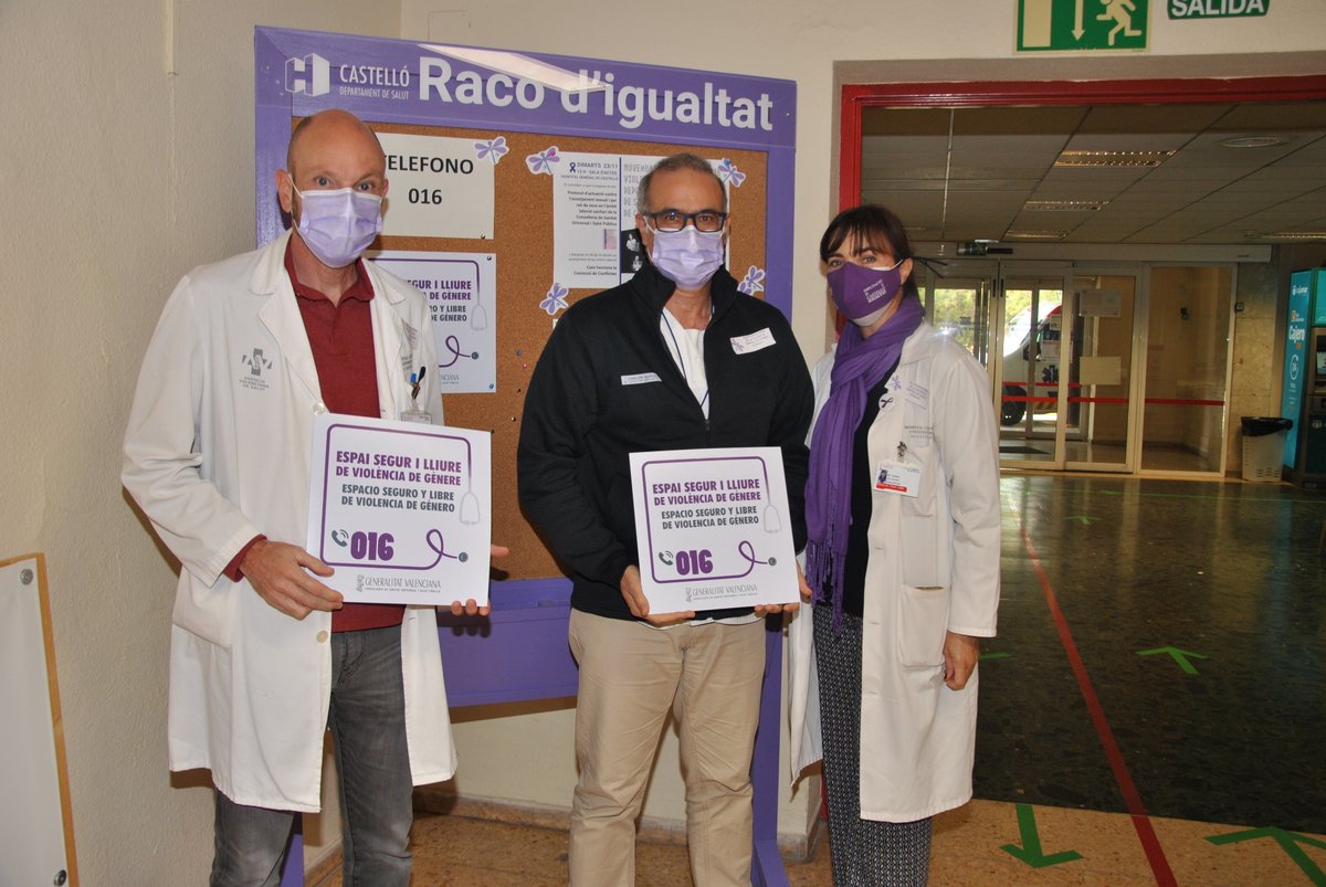 GVAdepsalutcs's tweet photo. 🟣El Racó d'Igualtat de l'Hospital General s'ompli de professionals per commemorar el #DiaContralaViolenciadeGenero 

🖼️Direccions Mèdiques, Econòmiques i d'Infermeria

#LaSalutACastellóÉsVioleta
#SanitatVisible https://t.co/P4uBUDSLD3