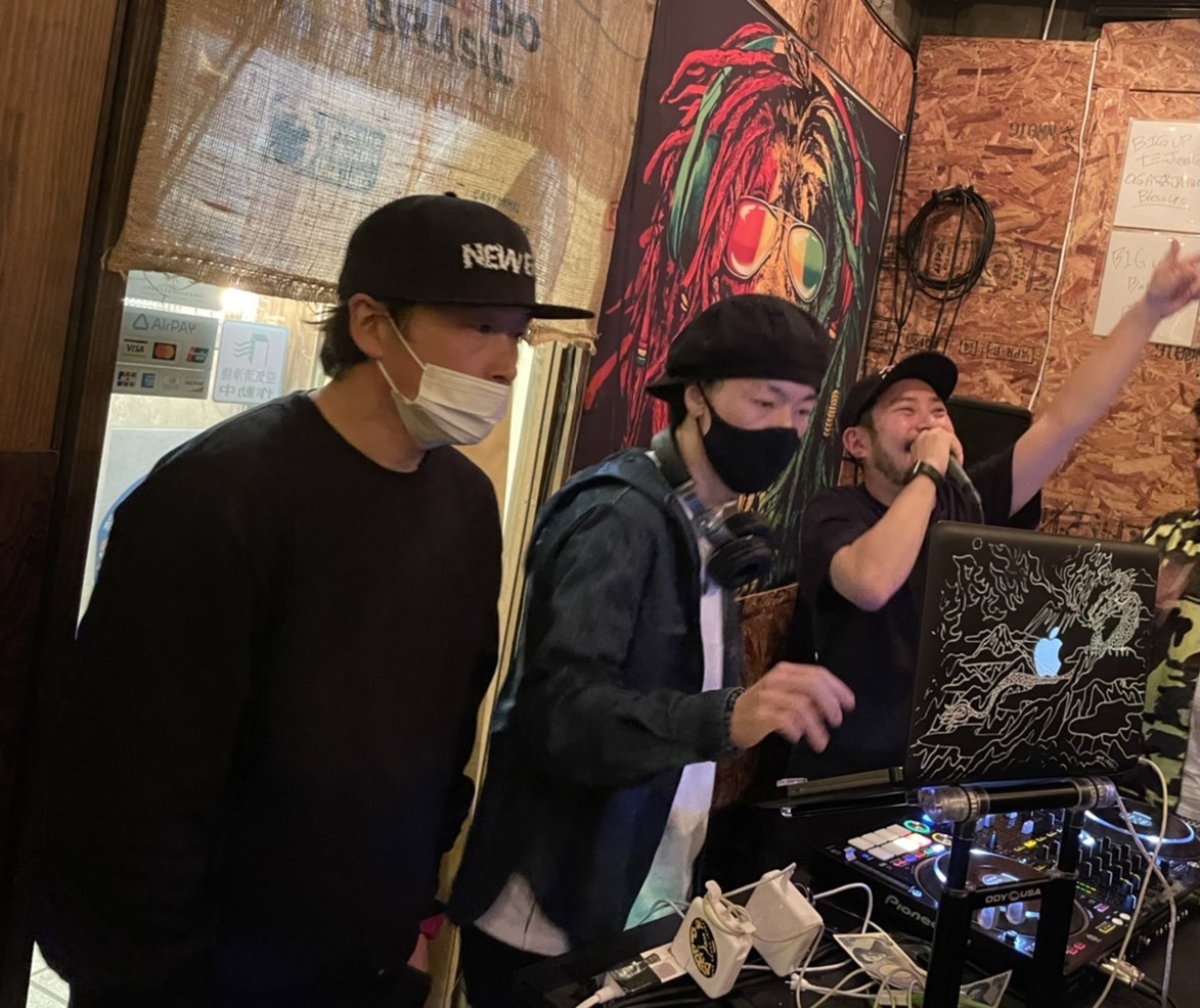 Kazzya_BREAKJAM's tweet photo. 先日の十三 JUGGLING NIGHTありがとうございました♫

BREAK JAMでプレイするのは実に7〜8ヶ月ぶりでした🎧🎤

楽しそうなブッキングも、ぼちぼちもらっており感謝しかないので、また音楽で返していきたいです🤝

やっぱり現場の爆音が最高や〜🔥

#BreakJam #Break_Jam https://t.co/cgC0tuwque