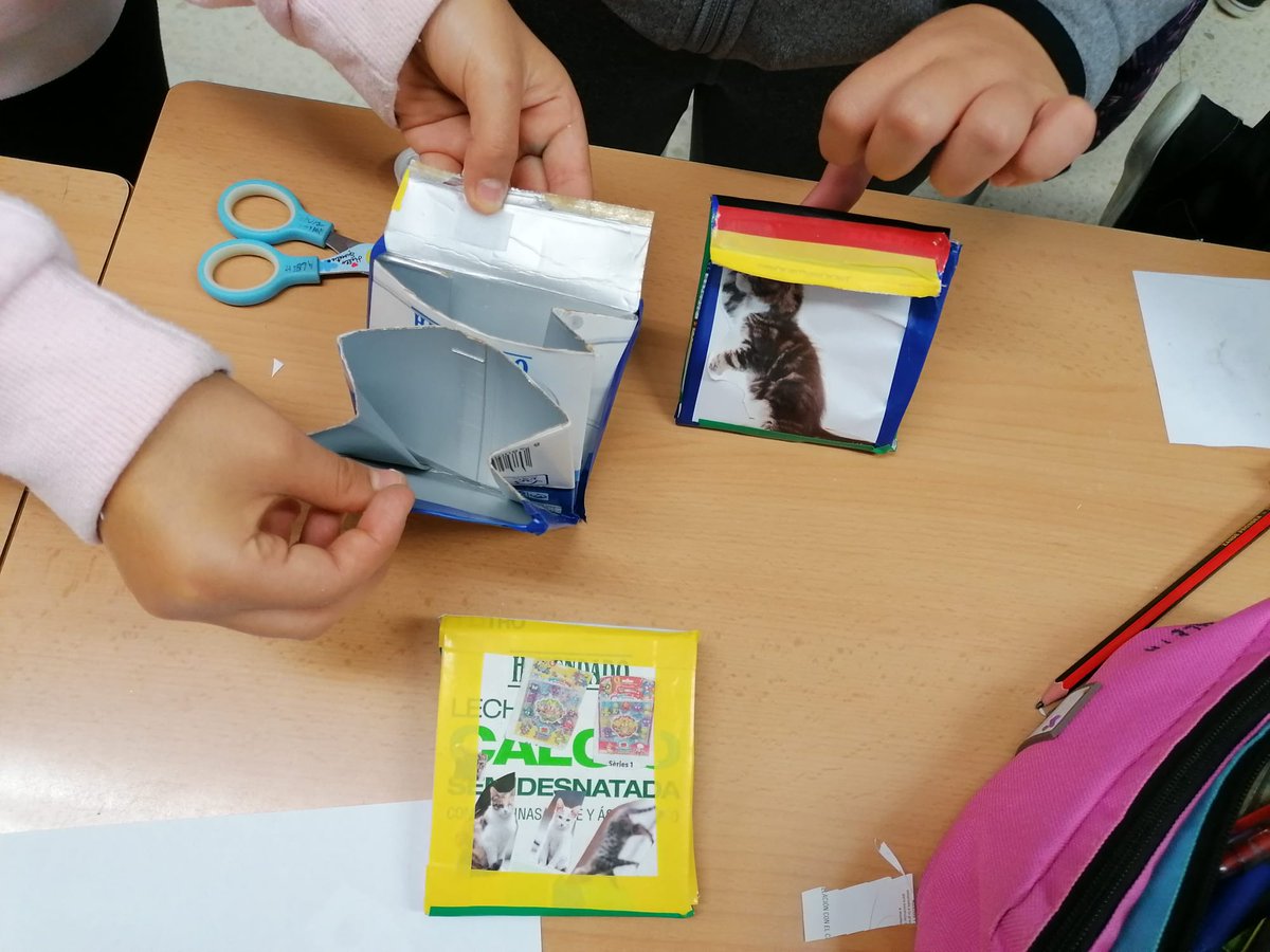 Vermican's tweet photo. ‼️Més activitats per la Setmana de la #Prevenció de #Residus @2EWWR 

♻️Tallers ambientals als centres educatius de @ajmontbui en temàtica de:

🔄Reutilització de materials
🌱Compostatge i usos del #compost

#UnaDecadaCompostando #ewwr2021 https://t.co/OqDM7ctXWu