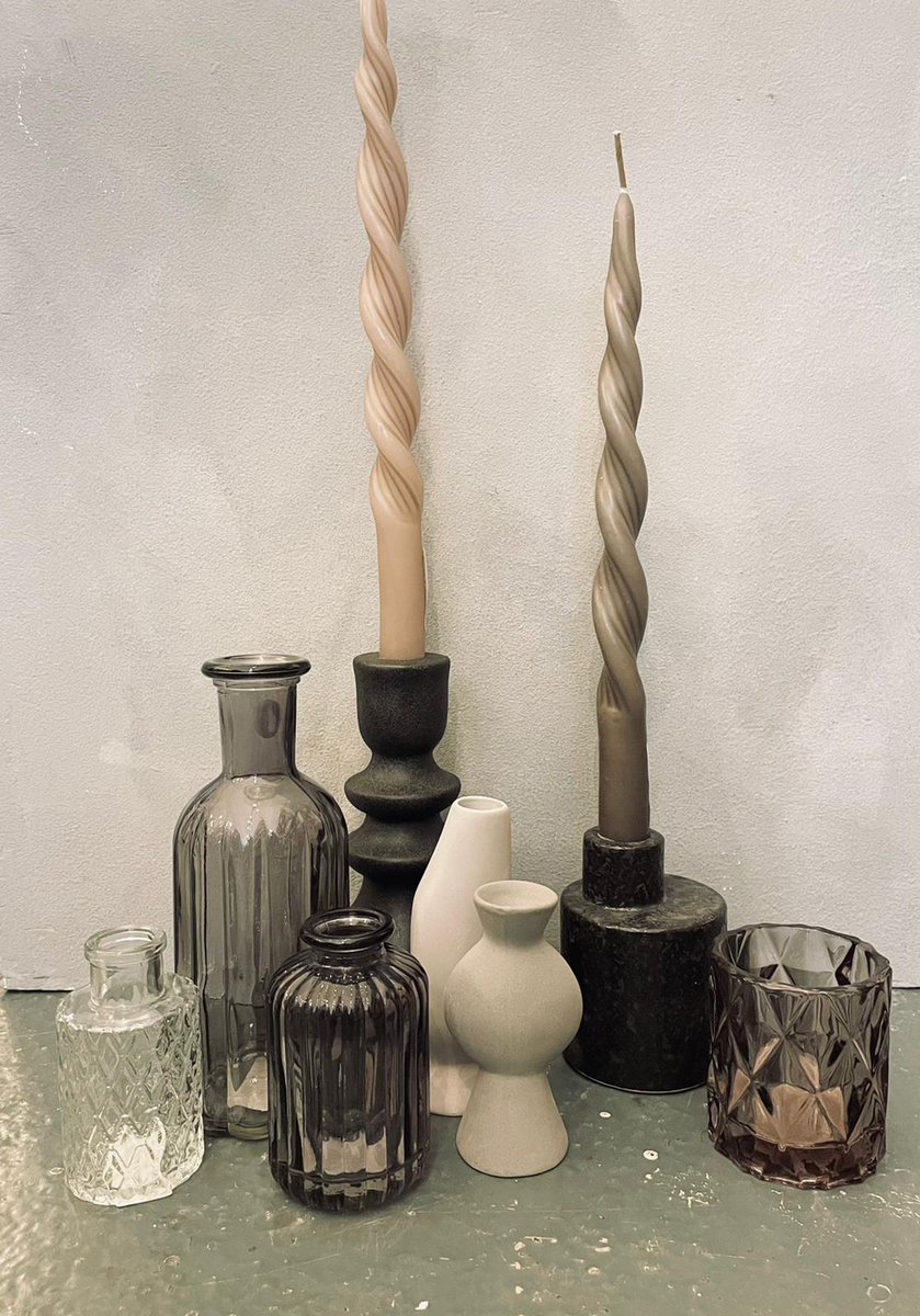 FruitMarketHull's tweet image. Stuck for some Secret Santa inspiration? 🎁

Humber Street's indies have come to the rescue with a selection of ‘can’t go wrong’ gift ideas for around a tenner!

Vouchers available too!

Featured: @19point4 @formshopstudio Plant &amp;amp; Paint @TheStoreOn 

#shopindependent #shoplocal