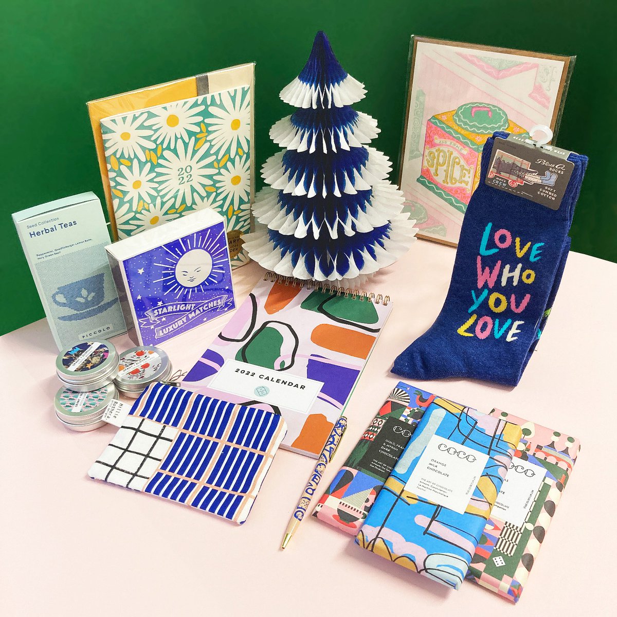 FruitMarketHull's tweet image. Stuck for some Secret Santa inspiration? 🎁

Humber Street's indies have come to the rescue with a selection of ‘can’t go wrong’ gift ideas for around a tenner!

Vouchers available too!

Featured: @19point4 @formshopstudio Plant &amp;amp; Paint @TheStoreOn 

#shopindependent #shoplocal