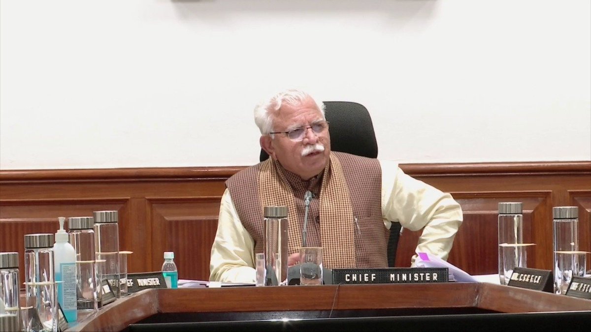 cmohry's tweet photo. मुख्यमंत्री श्री @mlkhattar आज चंडीगढ़ स्थित हरियाणा सिविल सचिवालय में हरियाणा मंत्रिमंडल की बैठक की अध्यक्षता कर रहे हैं। बैठक में प्रदेश से जुड़े कई महत्वपूर्ण मुद्दों पर चर्चा की जा रही है। https://t.co/bIxEDtsA1p