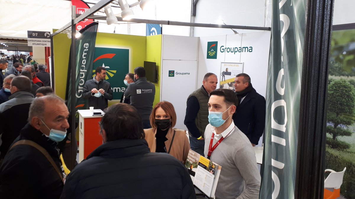 FdGroupama79's tweet photo. Aux côtés de la filière caprins @Caprinov avec les Présidents @KarineTouraine @FdGroupama79  @cools_stephane @FdGroupama86 pour un 
bel événement et  une filière dynamique https://t.co/OGf11gGZBc