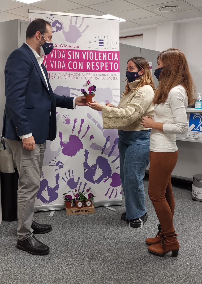 Zulilu2's tweet photo. Entregando un "pensamiento" fomentamos la reflexión individual de cada persona para llegar a un compromiso global #UnaVidaSinViolencia 

Entregant un "pensament" fomentem la reflexió individual de cada persona per arribar a un compromís global #UnaVidaSenseViolencia 

@integracee https://t.co/mAiXpL7u49