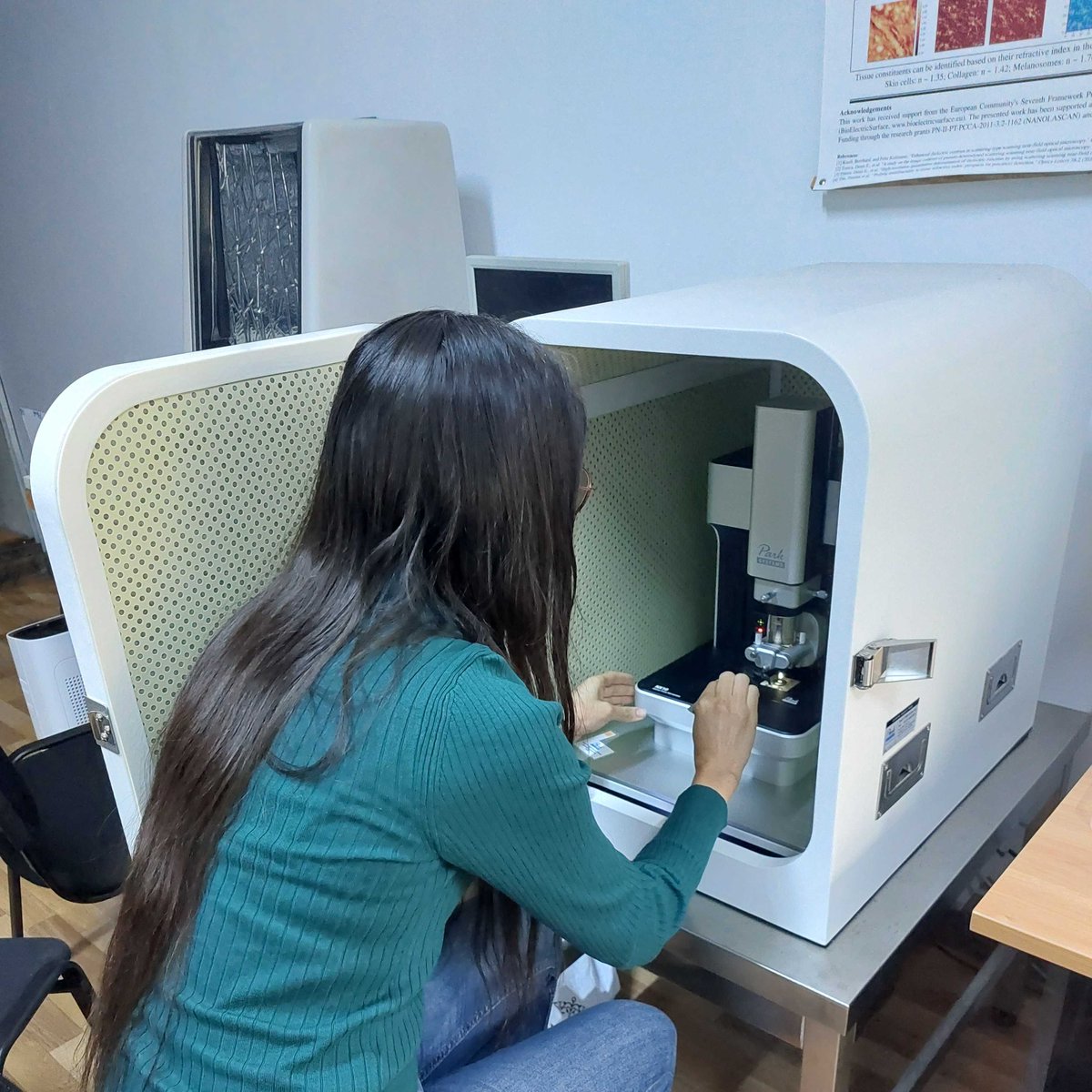 InnoRenewCoE's tweet image. Mariem Zouari completed a two week STSM at @upb1818 in the Center for Microscopy-Microanalysis and Information Processing (CMMIP) with Dr. Stefan Stanciu and was supported by @CostEssence.

#InnoRenew #COST #CostEssence #biobased #composites