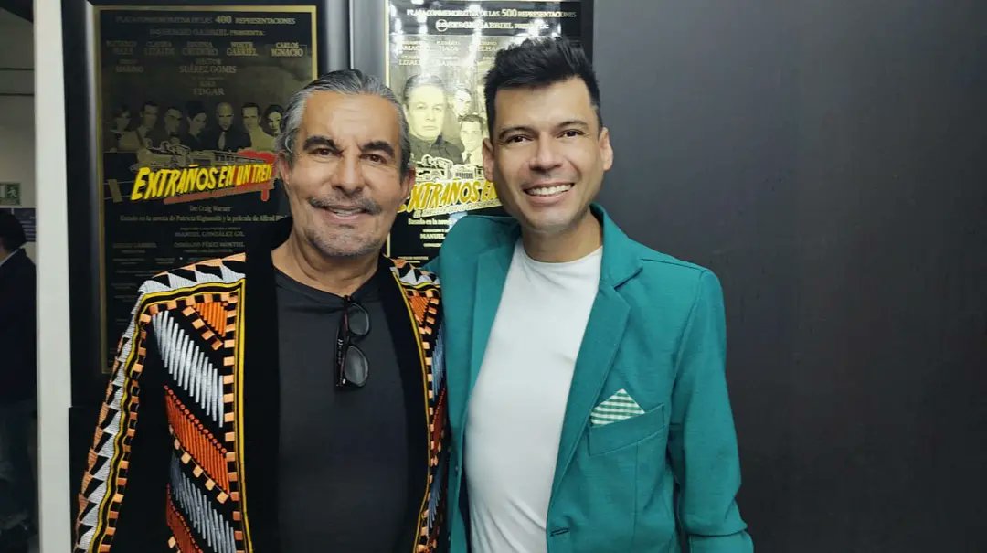 alejandrogalans's tweet photo. #NocheDeTeatro. Que bonita forma de iniciar con una nueva etapa @AntonioEscobar0 y compartirla con quien te quiere y admira. Les invito a disfrutar de "Baño Turco", apuesto que se reirán por más de una ocasión en la que se sentirán identificados. #ComunidadLGBT les encantará. https://t.co/jaGX17E8LA