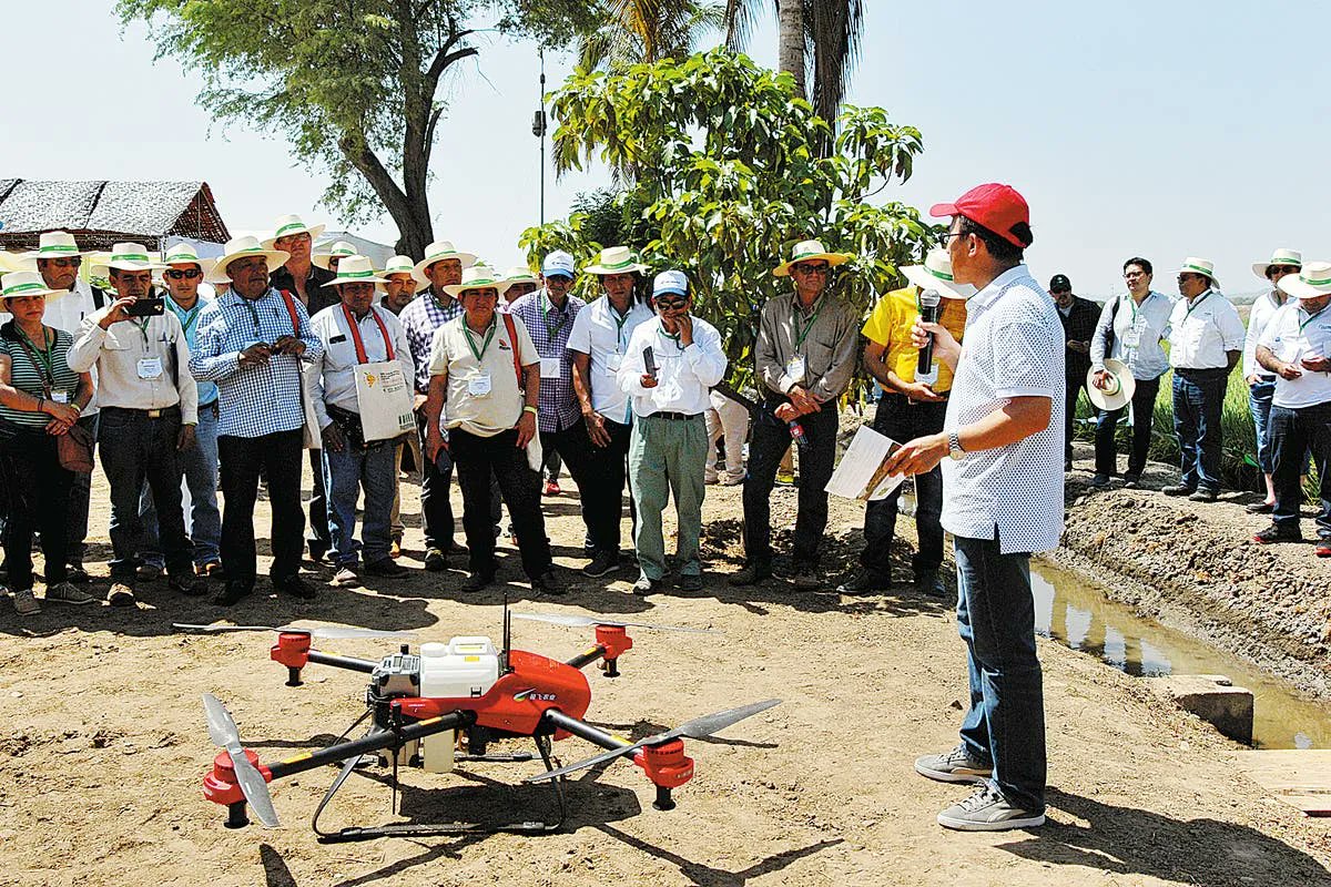3icdrone's tweet photo. For makers of farm #Drones, the horizons are boundless 

https://t.co/T4rr0nLEK3 https://t.co/7AeZI4bsXR