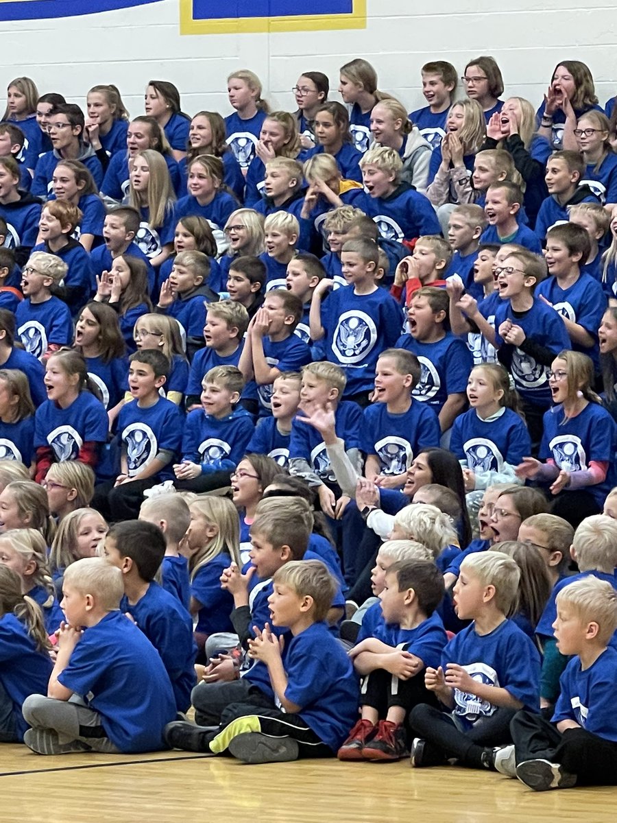 principalnick's tweet photo. Some pictures from our National Blue Ribbon assembly this past week. Thanks to @MikePohlman1 and @vaughn_shelly for speaking to our students. #melemflyerpride https://t.co/aua6YXIZfw