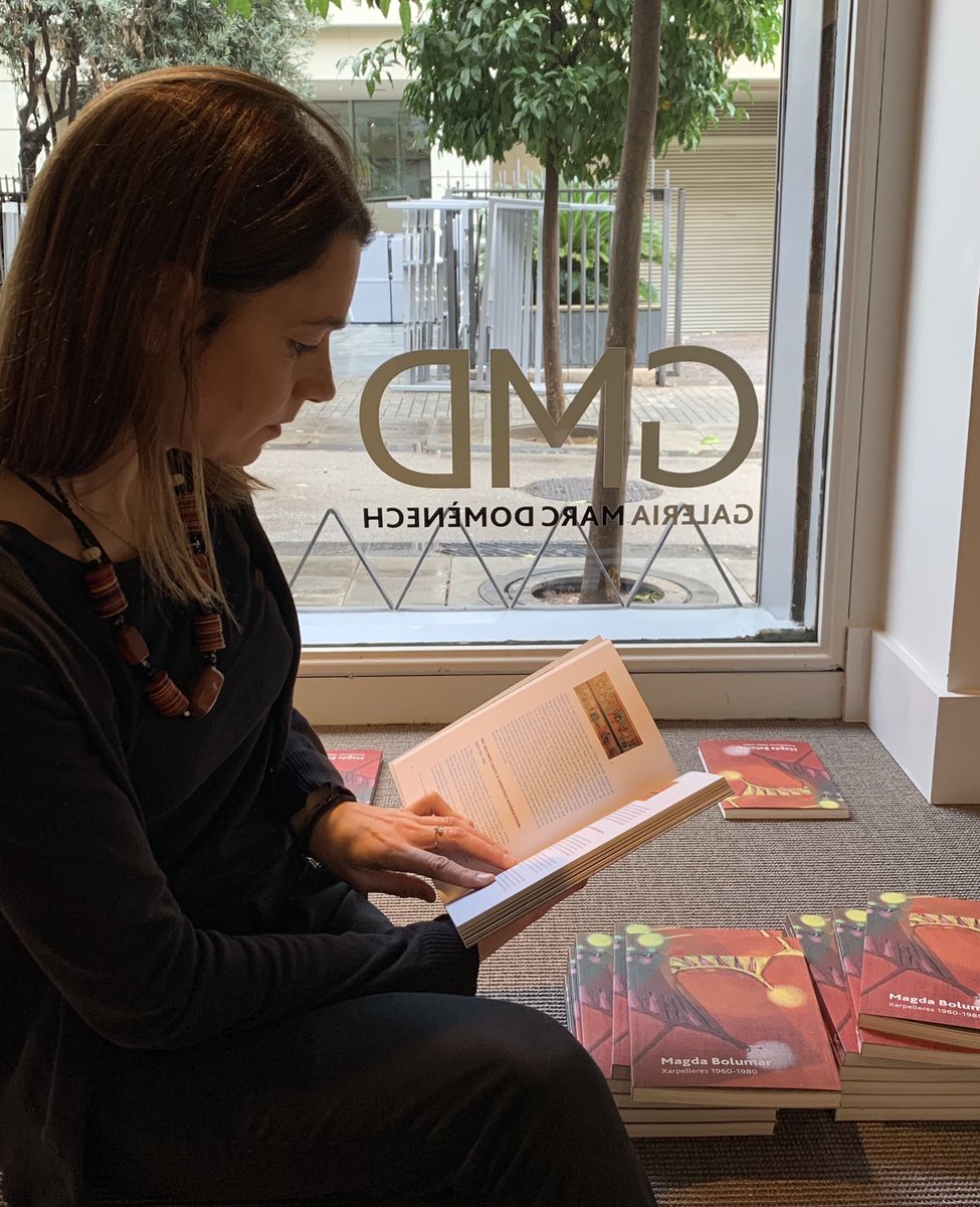 galeriadomenech's tweet photo. NEW CATALOGUE / NOU CATÀLEG / NUEVO CATÁLOGO
▫️
“Magda Bolumar. Xarpelleres 1960-1980”
▫️
Opening Today / Inauguració avui / Inauguración hoy
— 19:00h —
▫️
#MagdaBolumar #ArtBarcelonaGalleries #Opening #Visitalesgaleries #Donesartistes https://t.co/bzA3Rl079z