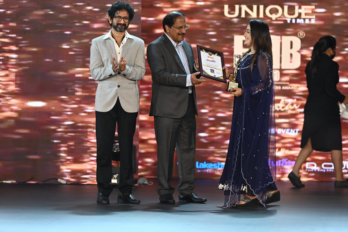 pegasus_event's tweet photo. FMB Award - FILM, MEDIA, BUSINESS AWARD

15th Manappuram Minnalai Film TV Awards

Best Comedian:  Anumol RS (Star Magic)

#ManappuramFinanceLtd #dque #pegasusglobal #pegasusevents #minnalai #fmbaward #filmaward #starmagic #anumolrs #serialaward #FlowersTV #bestcomedian https://t.co/vozEbr9TvW