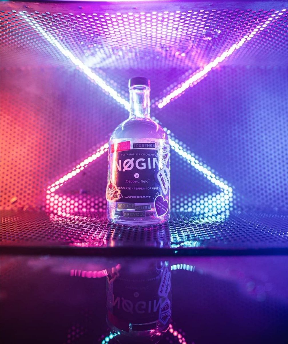 PRVNÍ CIRKULÁRNÍ GIN 🥂

S etickým pepřem od Pepperfieldu, alkoholem z recyklované pomerančové kůry od Landcraftu, etickou čokoládou od Herufků a 19 samolepkami na recyklovatelném papíře od nás. 🦋

Co na něj říkáte?