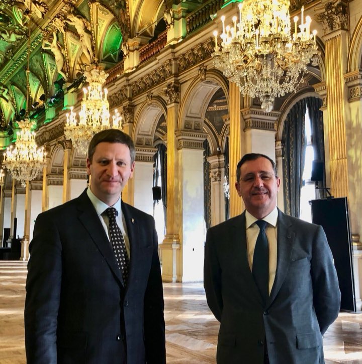 #EUROPE🇪🇺 Réunion de travail avec <a href="/KairysSimonas/">Simonas Kairys</a>, Ministre de la #Culture de #Lituanie🇱🇹 pour évoquer Czeslau Milosz, Romain Gary, la Voie Balte, #Kaunas2022 et les liens amicaux entre <a href="/Paris/">Paris</a>🇫🇷 et #Vilnius, capitale qui fêtera ses 700 ans en 2023.
<a href="/Anne_Hidalgo/">Anne Hidalgo</a> <a href="/nerijusale/">Nerijus Aleksiejunas</a>