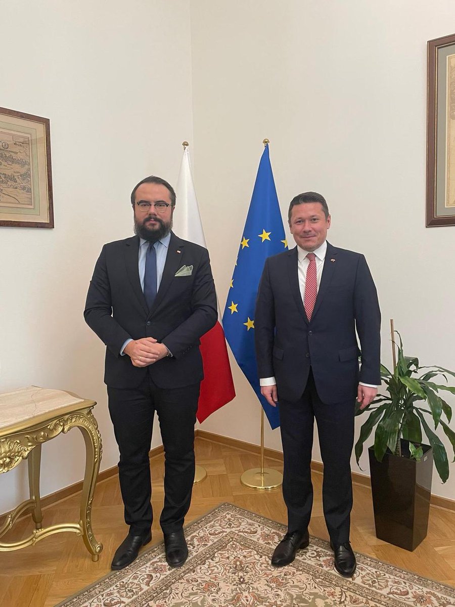 Very engaging conversation with 🇵🇱DFM @paweljabIonski about the #ThreeSeasInitiative & transatlantic ties. We also discussed tangible opportunities for further strengthening the RO-PL #StrategicPartnership, especially in the economic field 🇷🇴🤝🇵🇱
@PolandMFA
@MAERomania