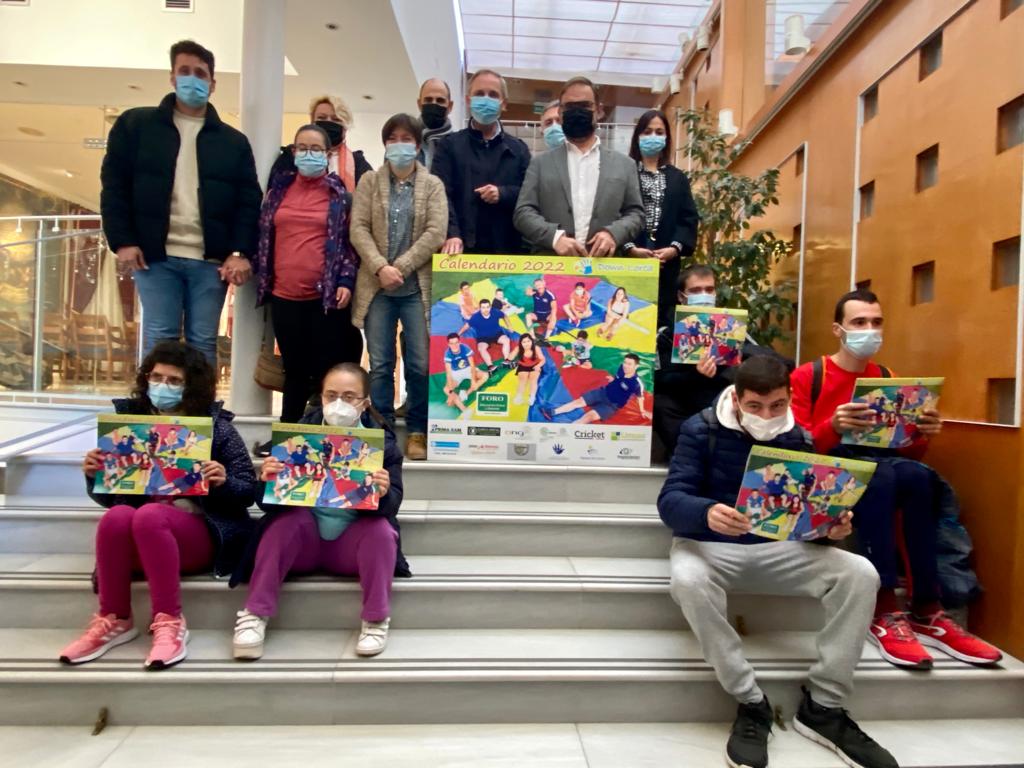 AytoLorca's tweet photo. 🤝El Ayuntamiento anima a adquirir, una edición más, el📸Calendario Solidario de Down Lorca del🗓️que se han editado 3⃣.5⃣0⃣0⃣ ejemplares 

🔗https://t.co/9q2XwYNz00 https://t.co/jYBbrprBKl