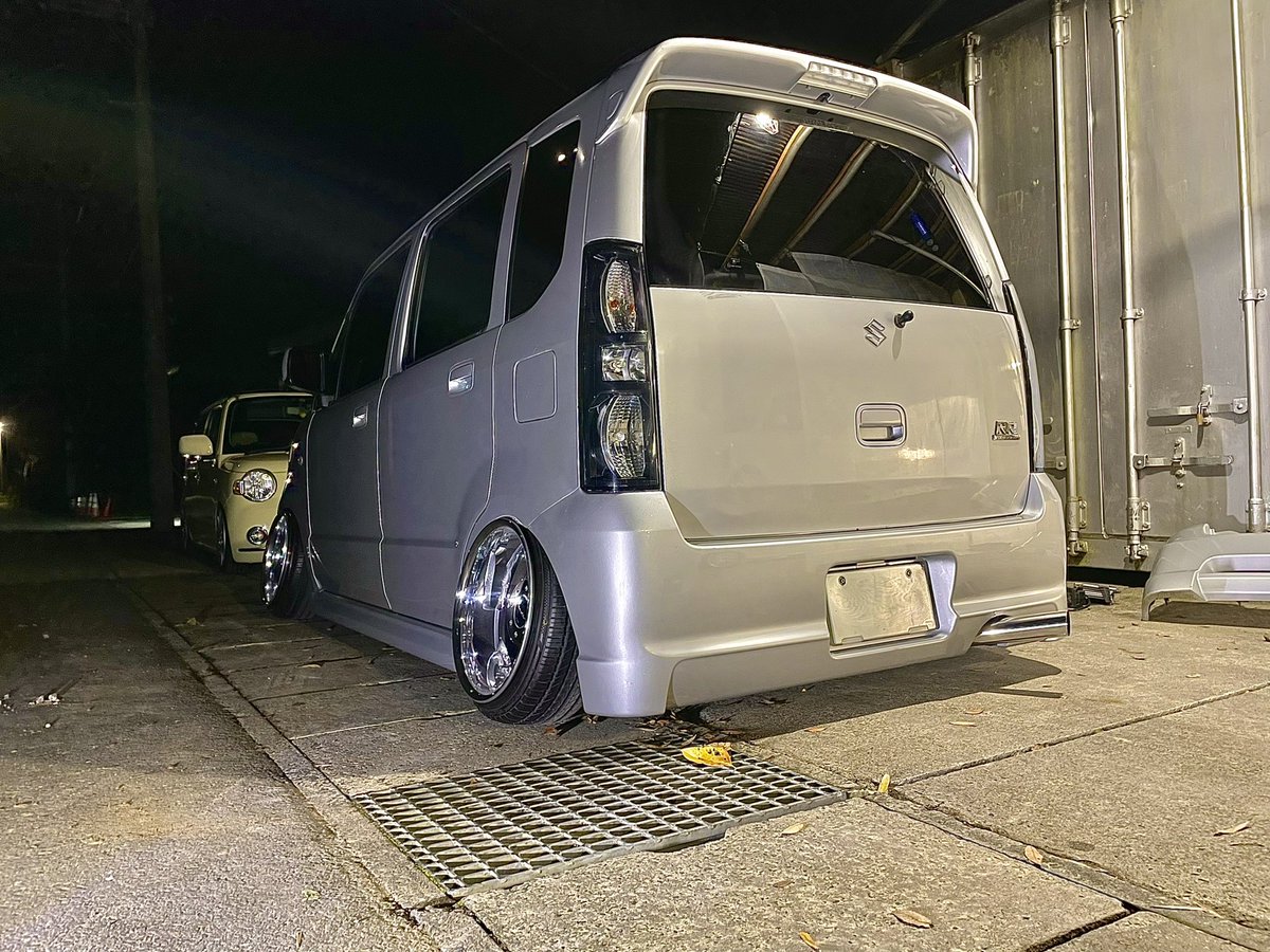 tacu7sr's tweet photo. リアバンパーをスズスポバンパーに変更🙋‍♂️

元々ブライトレッド2だった為、シルキーシルバーメタリックに@l700gtv さんに塗装＋割れ補修して頂きました。
いつもありがとうございます🙇🏻‍♂️🙇🏻‍♂️🙇🏻‍♂️🙇🏻‍♂️ https://t.co/EYGsWC7n4X
