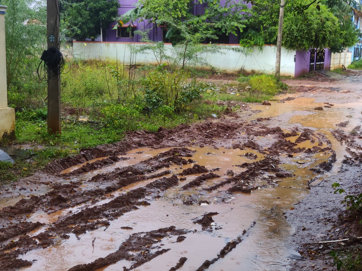 trichymemes's tweet photo. @TrichyCorp never bothers about the citizens , we are gifted with amazing people who are Sloth paced in the works and make people suffer . No Proper planning and a huge failure... Streetn RVS NAGAR, RS Puram Ward 35
@InigoIrudayaraj request you to please look into this https://t.co/HWURzNnl9d