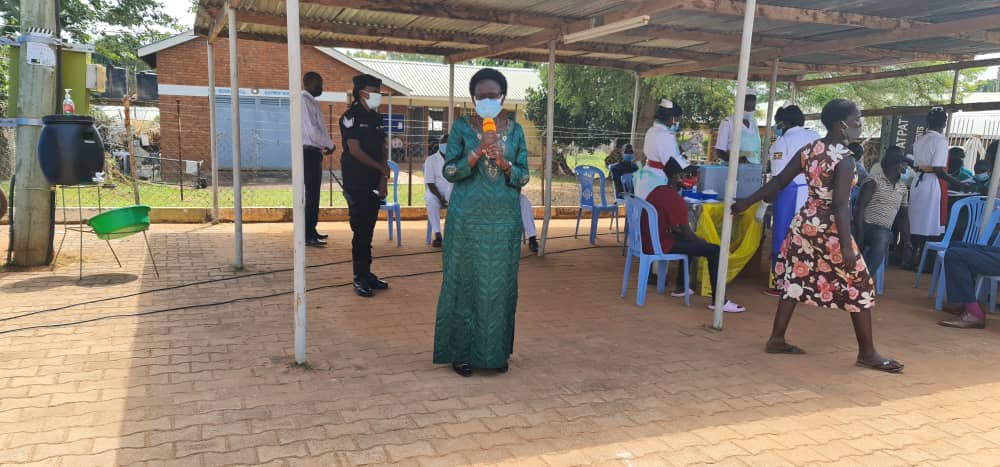 JaneRuth_Aceng's tweet photo. Today, we launched the COVID-19 vaccination campaign in Acholi Region. This is aimed to increase the uptake of vaccination among the population aged 18 years and above. I urge all those who are not vaccinated to get vaccinated today. https://t.co/RNB5NQ3ayj