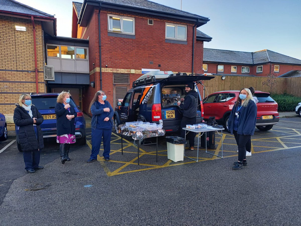 UNISONNorthWest's tweet photo. More brilliant #ActivityMonth visits to workplaces in Greater Manchester today.

Getting the vote out in the ongoing #NHSPay ballot. And with added coffee and cake- what's not to like?! ☕️🧁 https://t.co/pfhmKWDSCC