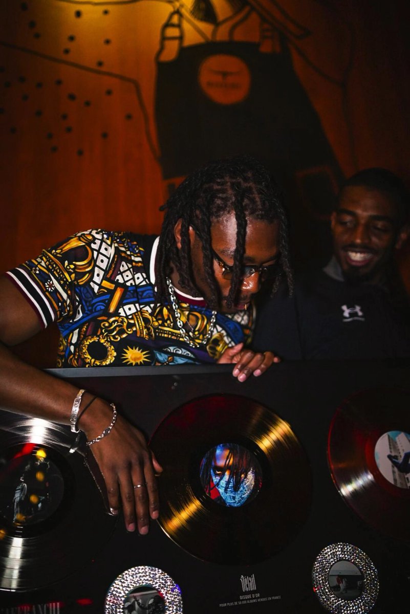 À seulement 22 ans, Koba LaD vient d’atteindre le seuil des… 2 MILLIARDS de streams 🤯