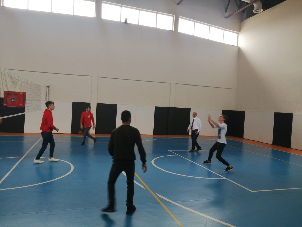 GSB_Amasya's tweet photo. İl Müdürümüz Kadir KILIÇ, Suluova Gençlik Merkezini ziyaret ederek ilgililerden bilgi aldı. Gençlik Merkezi Spor Salonunda gençlerle voleybol oynadı.
@gencliksporbak @kasapoglu https://t.co/x52mbLkfVz
