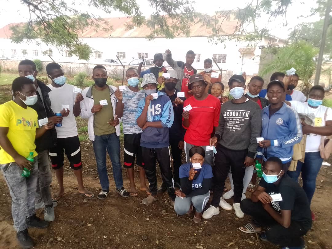 ercafrica's tweet photo. The @ercafrica Shuttle service managed to ferry these citizens in Midlands and Harare to register to vote. 

Call toll-Free: 08080219 or Whatsapp 0787850268 and request a shuttle to be ferried to and from the nearest Voter Registration  Centre |
#RegisterToVoteZW https://t.co/PHLVYTbeFf