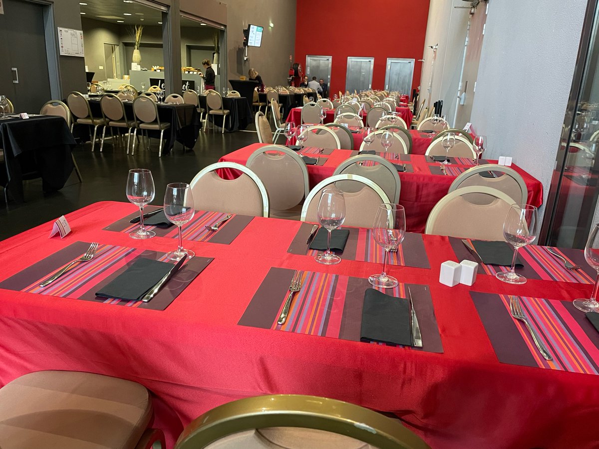 SalonInnobat's tweet photo. Comme hier, le restaurant du salon EIZMENDI vous accueille pour déguster à nouveau de bons petits plats 😋 https://t.co/x8A6KkRw9x