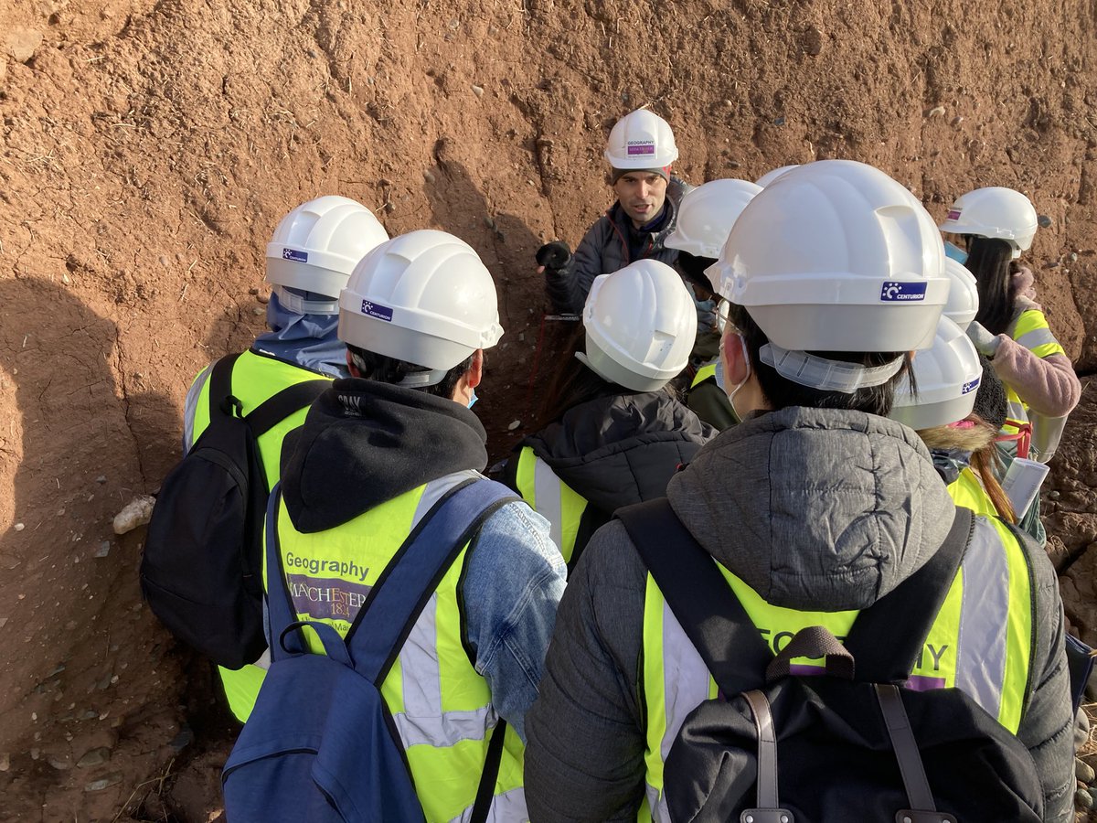 AbiStone's tweet photo. @chrisdarvill talking our @GeographyUOM #EMMR MSc students through #clast #analysis for #GEOG60111 https://t.co/Fs9ruTUrSw