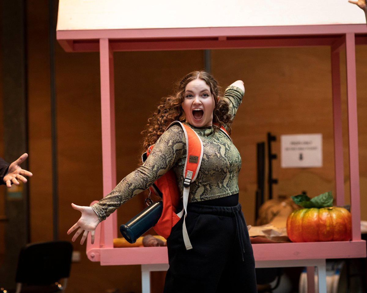 LyricHammer's tweet photo. Aladdin tickets are selling at lightning speed, so if you missed out then you're in luck - we've just released a limited number of £15 tickets for the press performance this Sat 27 Nov at 2pm!

Get them while you still can: https://t.co/OlrUPLndRs

📷: Helen Maybanks https://t.co/HuOCJuPjxy