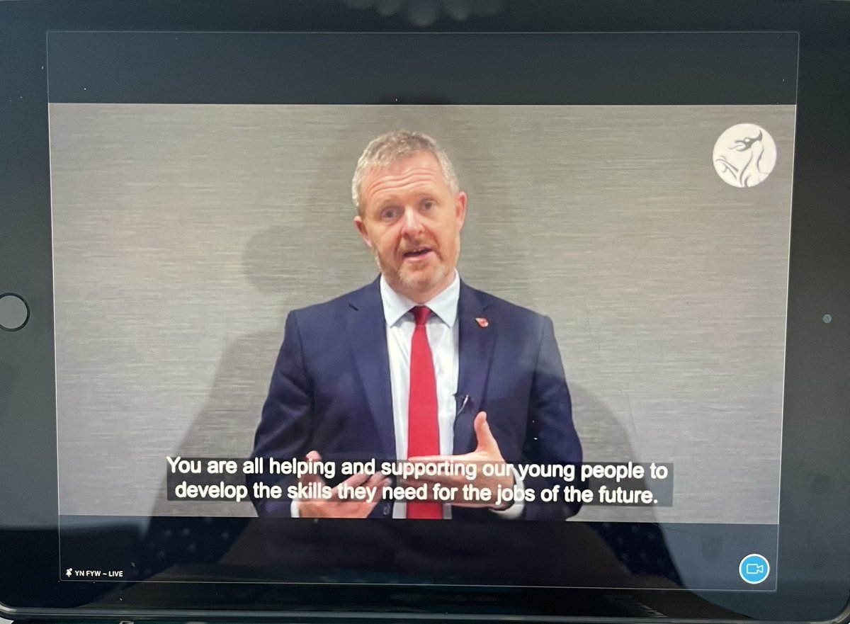 EleriJ's tweet photo. @wgmin_education yn siarad am bwysigrwydd addysg gyrfaoedd a’r byd gwaith yn #GwobrauPartneriaidGwerthfawr #GyrfaCymru https://t.co/Daociccy6R