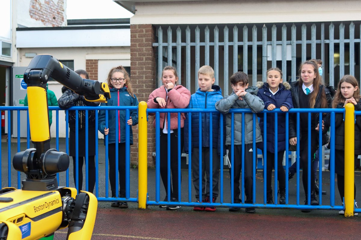 OLadyOLourdes's tweet photo. All of our Primary 7 engineers were amazed when some ROBOTS arrived at Our Lady of Lourdes recently! Thanks to Heriot Watt and the TEAM for guiding us safely through the visit! We even made it to NEWSROUND -read all about it here ..https://t.co/jV7PeYYisP
#WLSTEM https://t.co/hYZ07QAjbK