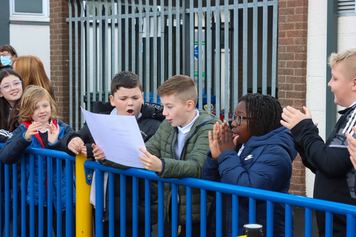 OLadyOLourdes's tweet photo. All of our Primary 7 engineers were amazed when some ROBOTS arrived at Our Lady of Lourdes recently! Thanks to Heriot Watt and the TEAM for guiding us safely through the visit! We even made it to NEWSROUND -read all about it here ..https://t.co/jV7PeYYisP
#WLSTEM https://t.co/hYZ07QAjbK