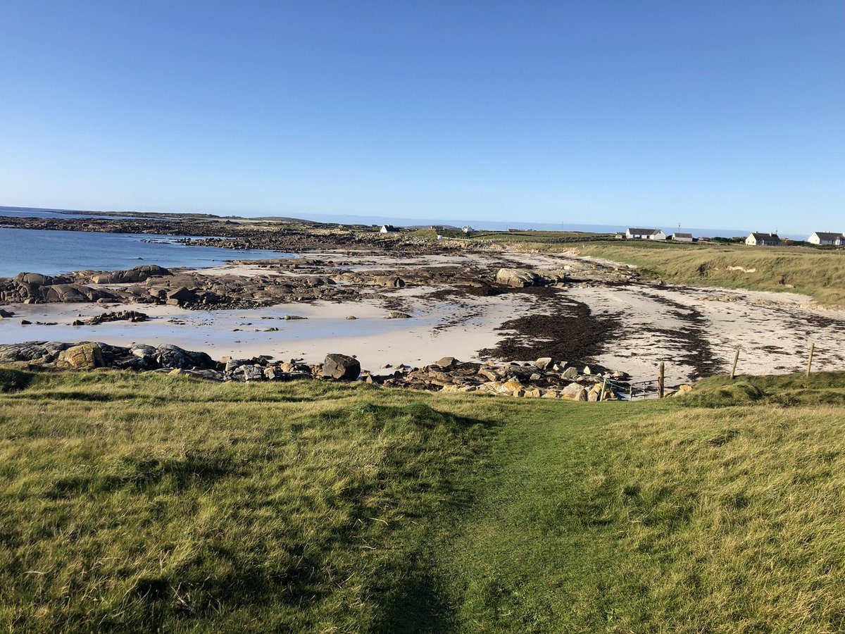 BayCarna's tweet photo. Selection of stunning walks all on our doorstep, nothing better on a fresh winter’s morning than a walk on the wild Atlantic way. #OriginalIrishThursday #winterwalks #WildAtlanticWay @OriginalIrishHt @BayCarna https://t.co/14OHT96Sqn