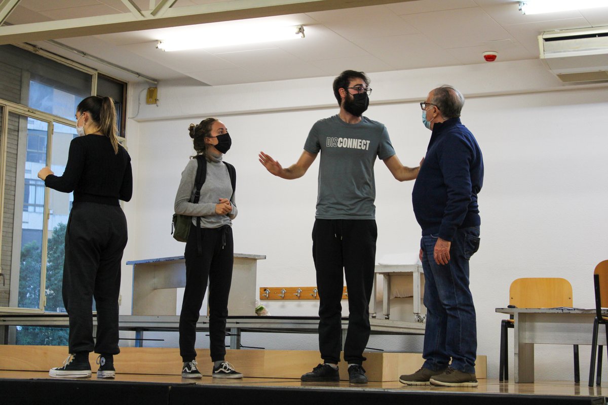 FundacioUV's tweet photo. 🧠Direcció:Pep Sanchis,Núria Martín
🖊Adaptació:Javier Sahuquillo,Borja López
👥Intèrprets:Bruno Tortosa,@celiajorda7,@edugi94,Juanjo Tomàs,@elidiegar,Aarón Sánchez,@algepss,@mellamaneu,@luciacsg_,Alba Navarro,Joanvi Ferrer,@purimascarell,David Mendez,Candela Martín i Javi Arenas https://t.co/ASJEckdoi6