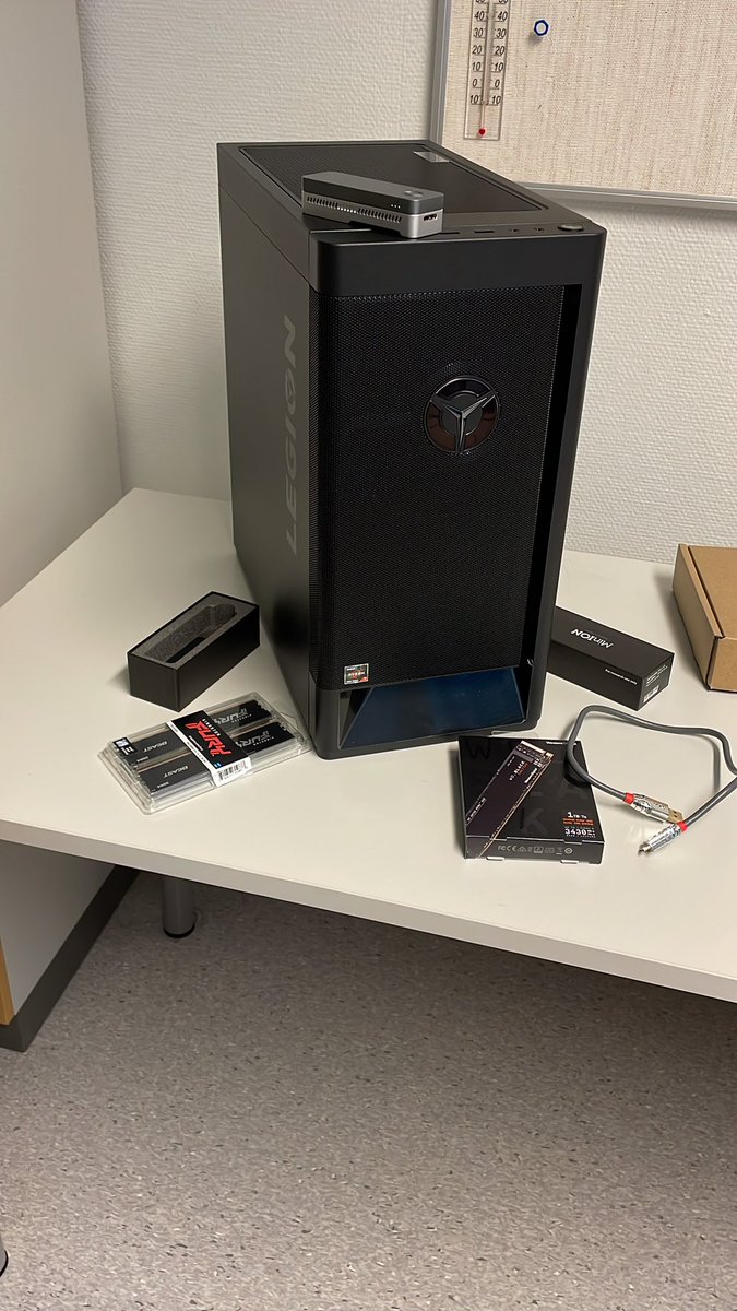 oliver_bitz's tweet photo. Time to tinker #NGS #longreads #MiniION https://t.co/zv1C9NGZqh