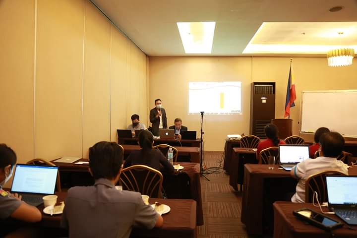 DSWDfo7's tweet photo. Regional Monitoring and Evaluation officer Julius Villanueva and Project Development Officer II, Kate Rodriguez presented the accomplishment and status of implementation of associations in the cities and municipalities of the region. @dswdserves @dswd_livelihood https://t.co/9VsmVO89fV