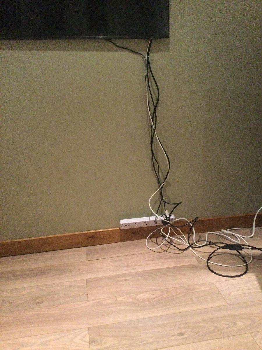 _HendrixCarter's tweet photo. Shame on you @JohnLewisRetail. Paid £125 for fitting service of new tv, which included trunking, and this is what you get. I could have put the bracket on myself, I paid for the professional install and has been 7 days and no one from your company has responded. Terrible service. https://t.co/PtpUP0FMXC