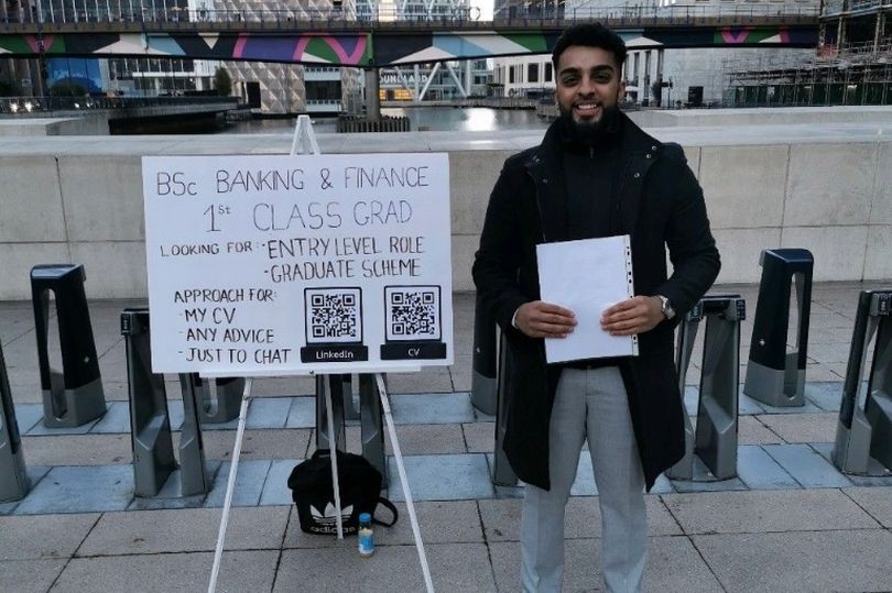 mywestldn's tweet photo. How one job seeker pitched himself at Canary Wharf Tube station on a Tuesday, and had a job by the end of the week🧵⬇ https://t.co/CsDf7mNBM6