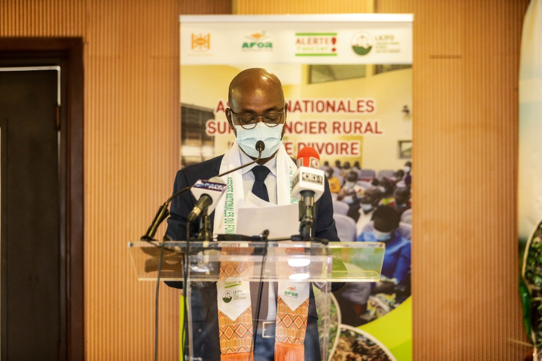 FredericGoreBi's tweet photo. Début du Panel 1 des assises nationales sur le foncier rural 2021 sur le thème :"Enjeux de la sécurisation des terres dans le domaine foncier rural pour le développement des activités minières" #ANFR21 @AlerteFoncier @ccfd_tsolidaire @InadesFormation https://t.co/8aMTOITzE2