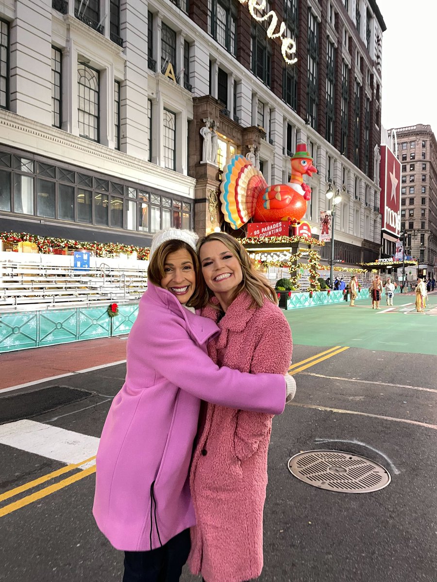 TODAYshow's tweet photo. Happy #Thanksgiving! We'll be live from the #MacysParade starting at 9 a.m. ET. #ThanksgivingDay #Thanksgiving2021 https://t.co/SWav07ZnnT