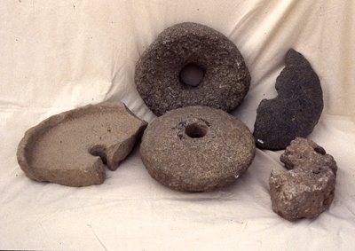 museuterresebre's tweet photo. El #molí #rotatori fou una innovació #tecnològica dissenyada al nord-est de la península al segle VI-V aC. En el fons arqueològic del museu tenim una important mostra de #moles de #Amposta, #Alcanar, #Camarles,#Masdenverge i #LaSénia de cronologia #ibèrica, #romana i #medieval. https://t.co/nPh6hmCFj4